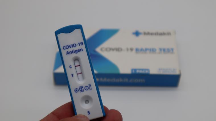 Positives Testergebnis bei einem Antigentest. (Symbolbild)