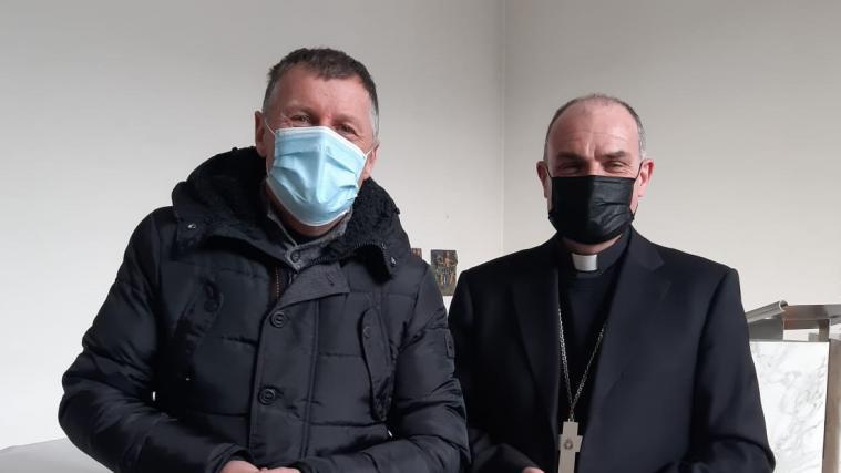 Roman Aukenthaler mit Bischof Ivo Muser.