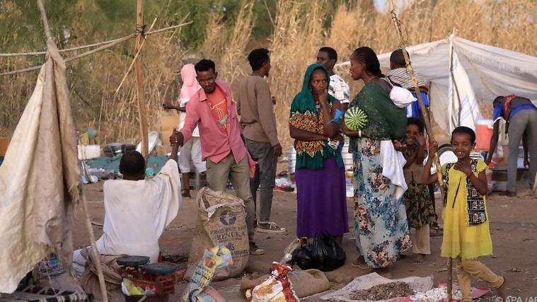 Sie sind in den benachbarten Sudan geflohen.