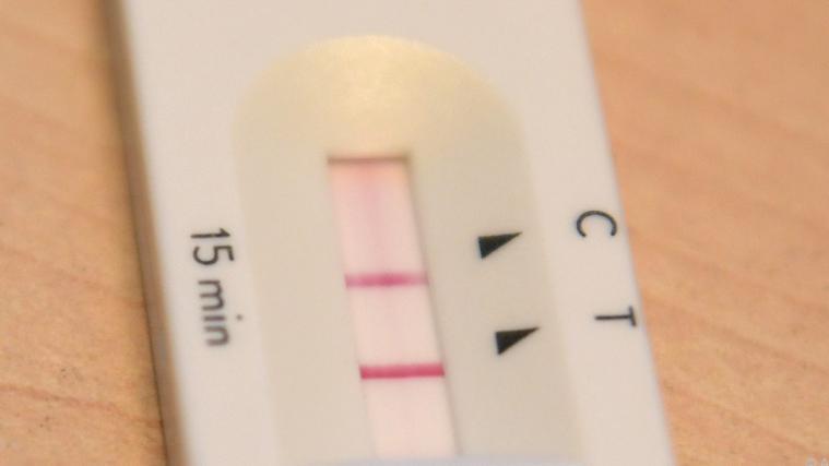 Über 100 Millionen Menschen haben sich seit beginn der Pandemie mit dem Coronavirus infiziert.