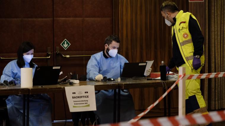 Zahlreiche Mitarbeiter sorgten für einen reibungslosen Ablauf der Schnelltests.