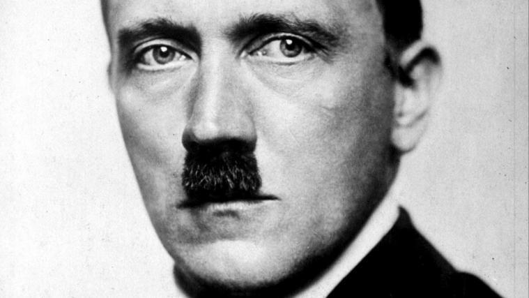 Adolf Hitler (im Bild) entwickelte schon in jungen Jahren die Grundlagen dessen, was später in nie dagewesenen Gräueltaten endete: Lange verschollene Briefe seines Vaters erlauben nun einen neuen Blick auf seine Kindheit – eine Zeit, die bislang im Dunkel lag.