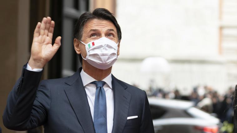 Ausgeschlossen wird in Rom nicht, dass Conte seine Popularität nützen könnte, um eine eigene Partei zu gründen.