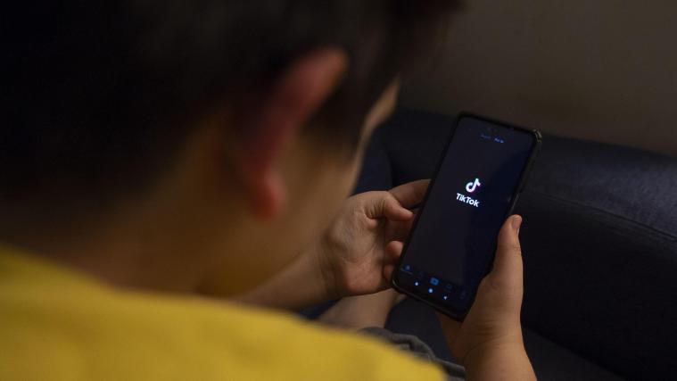 Die App Tiktok ist bei jungen Menschen besonders beliebt.