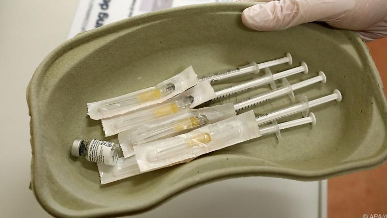 Forscher der Universität Oxford wollen prüfen, ob der Corona-Impfstoff des Herstellers Astrazeneca auch bei Kindern und Jugendlichen wirkt.