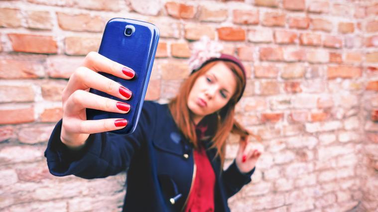 Generationen unterscheiden sich nicht nur im Alter, sondern auch in ihrem Medienkonsum – von Zeitung über Radio bis hin zu Social Media ist alles dabei.