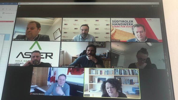 Gesprächsaustausch per Videokonferenz (von links): lvh-Vizepräsident Hannes Mussak, lvh-Vizedirektor Walter Pöhl, lvh-Präsident Martin Haller, lvh-Baugruppenobmann Hubert Gruber, Ressortdirektor Davide Gemmellaro, lvh-Mitarbeiterin Zoia Reiterer, Landesrat Massimo Bessone und Abteilungsdirektorin Marina Albertoni.