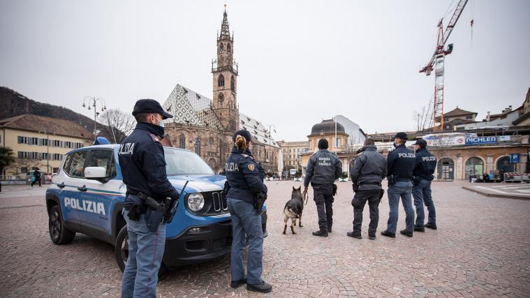 IM Einsatz war auch die Hundestaffel der Finanzpolizei.