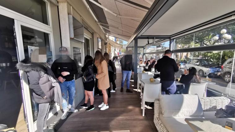 In Ligurien hielten sich einige Gastronome nicht an das Öffnungsverbot. Hier eine Aufnahme aus Ventimiglia an der ligurischen Küste.