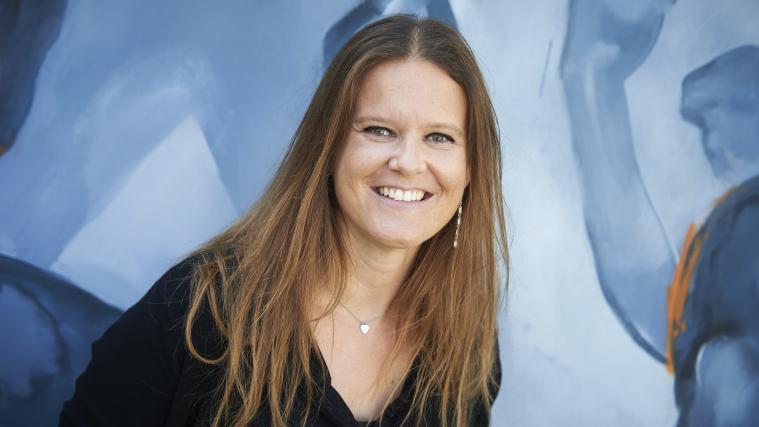 Irene Girkinger freut sich über den Erfolg der Online-Premiere von „Gott“ und ist für die Live-Premiere am 14. Mai gerüstet.
