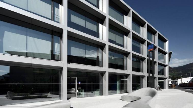 2020 war wegen der Pandemie ein herausforderndes Jahr, doch die Verantwortlichen der Volksbank (im Bild der Hauptsitz in Bozen) sind zufrieden.