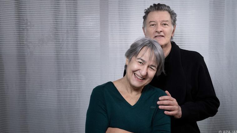 Anne Lacaton und Jean-Philippe Vassal freuen sich über den renommierten Pritzker-Preis.