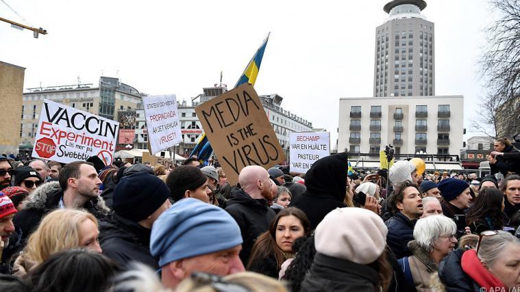Auch in Schweden gingen Corona-Skeptiker auf die Straße.