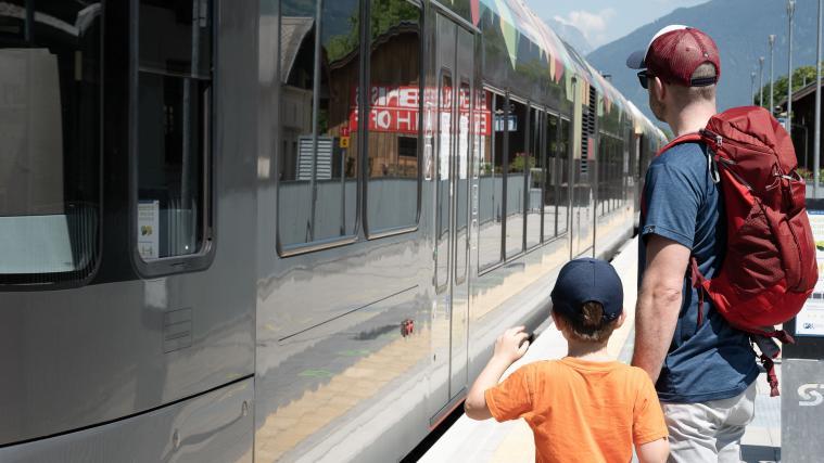 Ausflüge mit Bus und Bahn sind – hoffentlich - bald wieder möglich. Viele warten sehnlichst darauf.