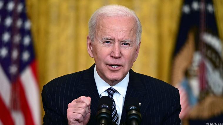 Biden stellte sich erstmals Reportern im Presseraum des Weißen Hauses.