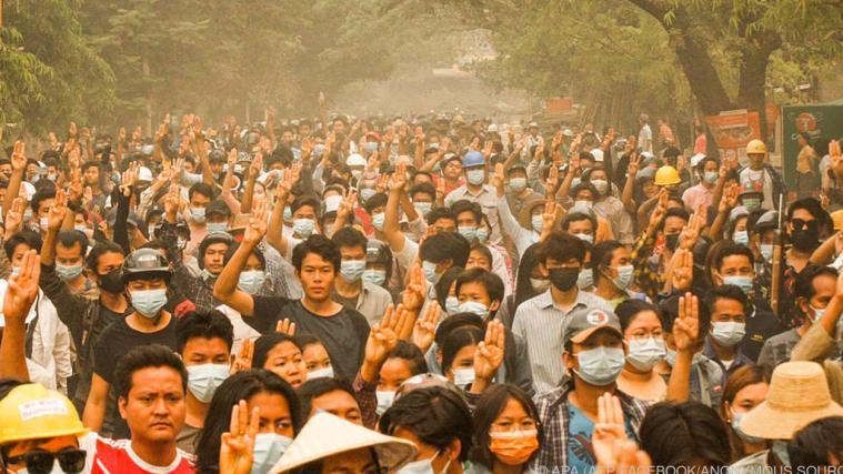 Bilder von den Massenprotesten in Myanmar von einer anonymen Quelle.