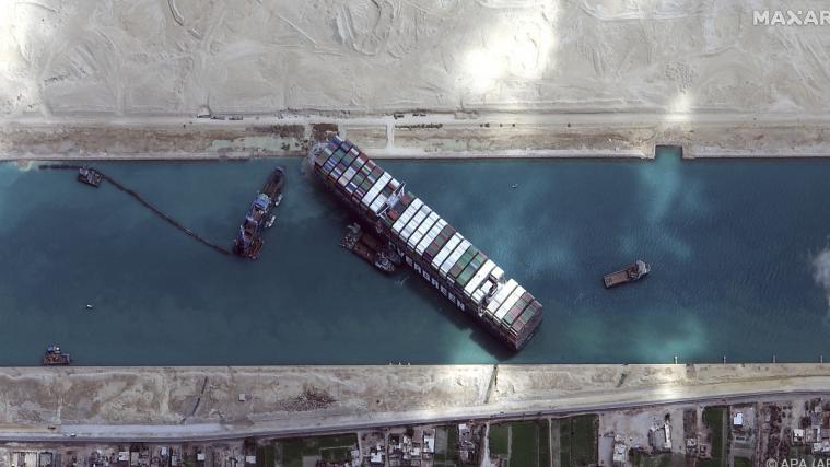 Das auf Grund gelaufene Containerschiff "Ever Given".