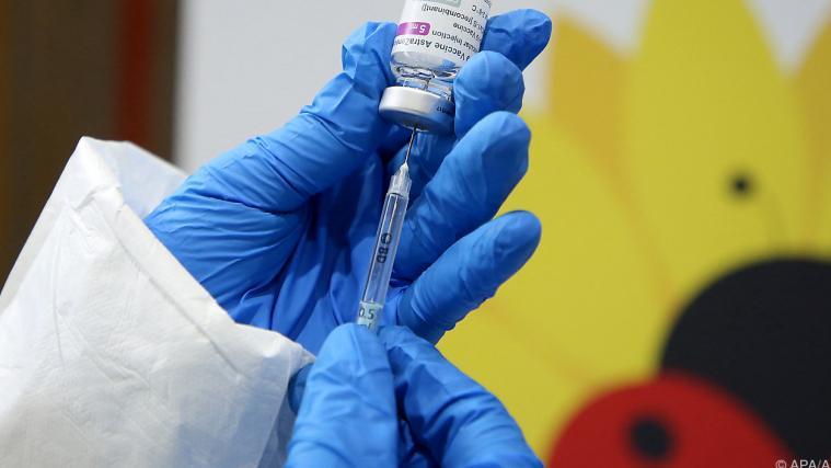 Die EMA sieht keinen Zusammenhang zwischen Blutgerinnseln und dem Astrazeneca-Impfstoff.