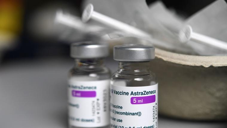 Die Europäische Arzneimittelbehörde EMA hatte erklärt, dass es keine auffällige Häufung von Thrombosen im zeitlichen Zusammenhang mit der Impfung gebe.