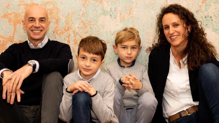 Die Familie ist für den Südtiroler Sternekoch Gerhard Wieser sehr wichtig. Das Bild zeigt ihn mit seiner Frau Karin und den beiden gemeinsamen Söhnen Paul und David.