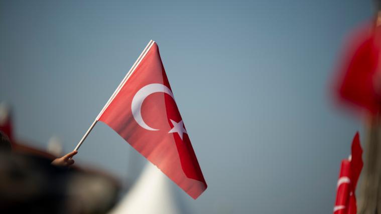 Die Türkei soll nach 17 Monaten wieder Luftangriffe auf kurdische Gebiete im Norden Syriens geflogen haben.