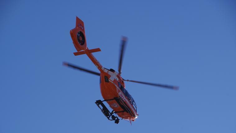 Eine Frau wurde vom Notarzthubschrauber Pelikan 1 in das Krankenhaus von Meran geflogen.