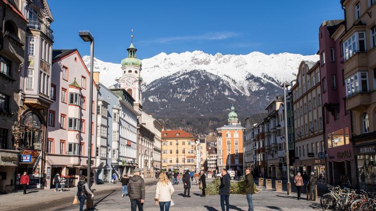 Es sollen Einblicke hinter geschlossene Türen und in die prekären Situationen der Innsbrucks Clubs gewährt werden. (Archivbild)