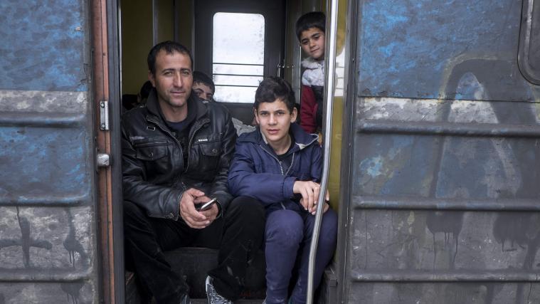 Flüchtlinge aus dem Irak, wohl wie diese, wurden aus einem Container befreit – nach 6 Tagen.