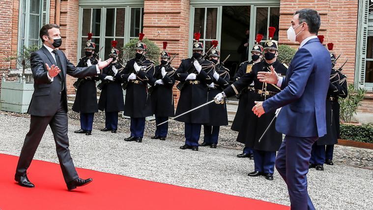 Frankreichs Präsident Emmanuel Marcon traf den spanischen Regierungschef Pedro Sánchez in Montauban.