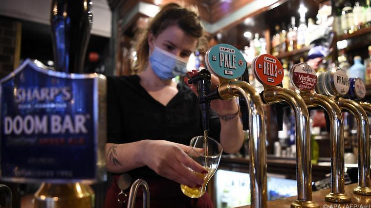 Für viele britische Pubs heißt es: "Aus'zapft is".