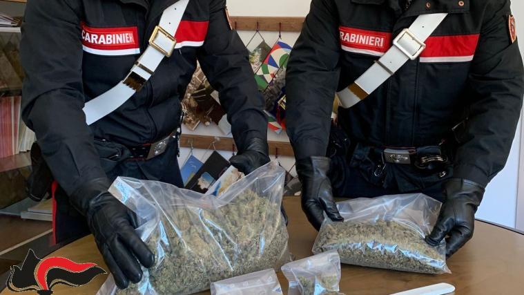 In ter Unterkunft des Mannes wurden erhebliche Mengen an Drogen gefunden.