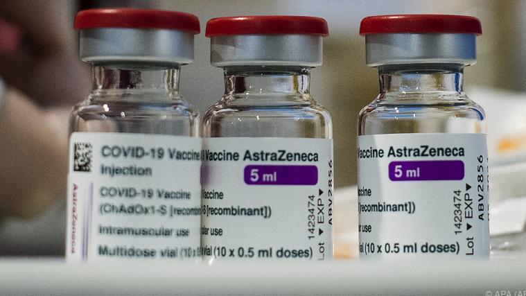 Österreichs FPÖ-Bundesparteiobmann Hofer fordert vorläufigen Stopp für AstraZeneca.