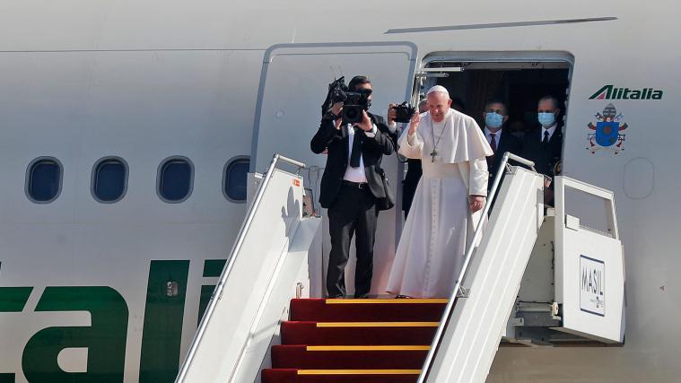 Papst Franziskus kurz vor seinem Abflug am Flughafen von Bagdad, Irak.