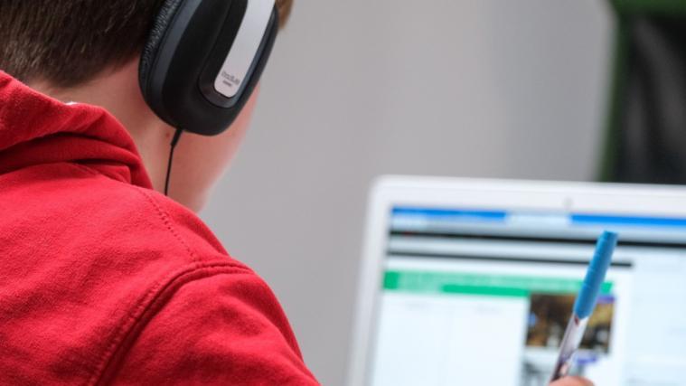 Schüler in Russland sollen künftig während des Unterrichts nicht mehr alles im Internet nachlesen können.