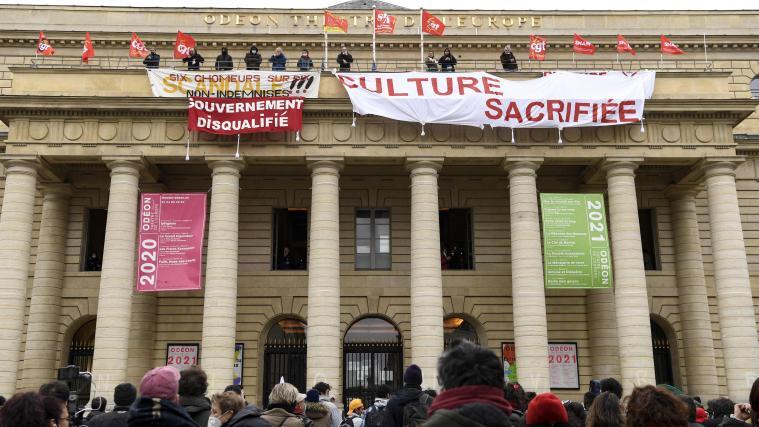 Seit mehreren Tagen wird am Theater gegen den Kulturstillstand protestiert.