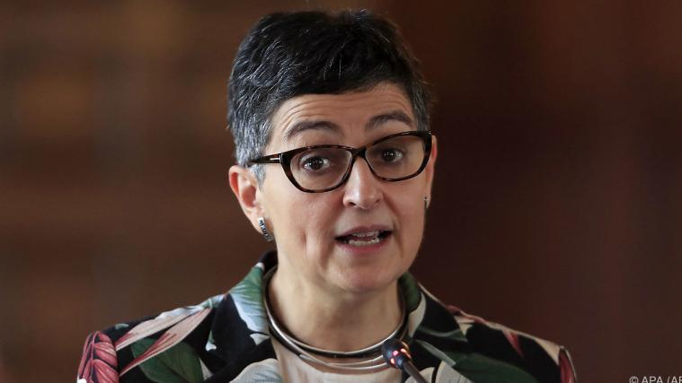 Spaniens Außenministerin sieht keinen Impfstoff-Basar.