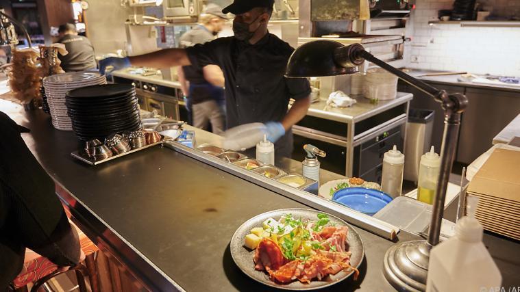 Wie gefährlich ist der Besuch eines Restaurants? Eine Studie aus Berlin liefert Anhaltspunkte.