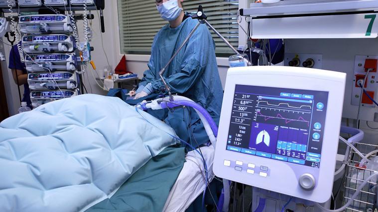 Als erster Patientin in Europa wurde an der MedUni Wien einer 44-Jährigen im Mai 2020 eine neue Lunge eingesetzt.
