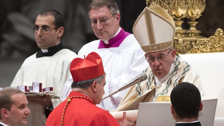 Am Gründonnerstag hat Papst Franziskus eine Messe vor 200 Zuhörenden im Dom gehalten.