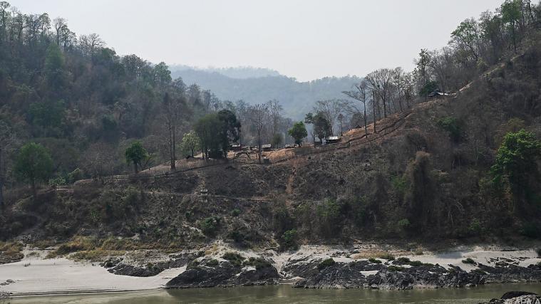 Aufnahme zeigt den Salween-Fluß von thailändischer Seite.