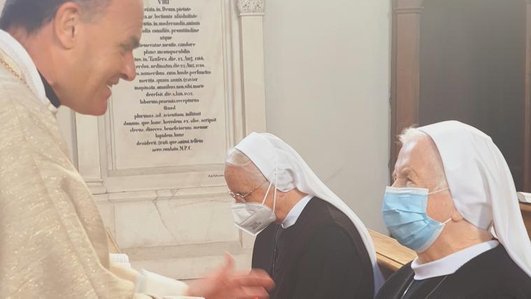 Bischof Muser hat heute Schwester Maria Pietà und Schwester Ruth Maria verabschiedet