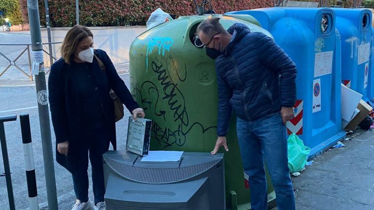 Bozens Umweltstadträtin Chiara Rabini hat sich gemeinsam mit dem SEAB-Präsidenten Kilian Bedin ein Bild gemacht.