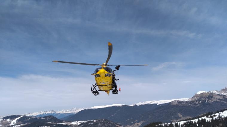 Der Tourengeher wurde vom Notarzthubschrauber Pelikan 2 geborgen.
