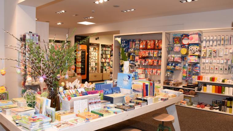 Die Athesia-Filialen laden zum Stöbern, Einkaufen und Verweilen ein.