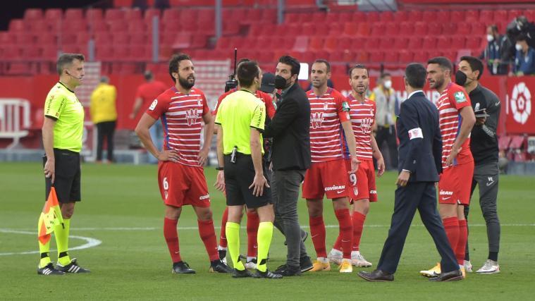 Die Burgos-Spieler protestierten erfolgreich gegen den Schlusspfiff, da war Sevilla bereits in der Umkleide verschwunden.