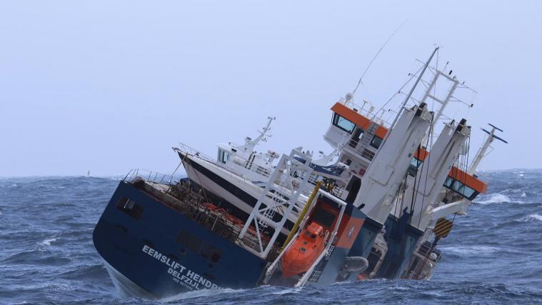 Die „Eemslift Hendrika“ treibt weiter führungslos im Meer.