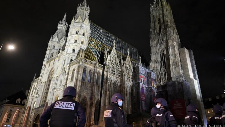 Ein 15-Jähriger drohte mit einem Amoklauf im Stephansdom und wurde festgenommen.