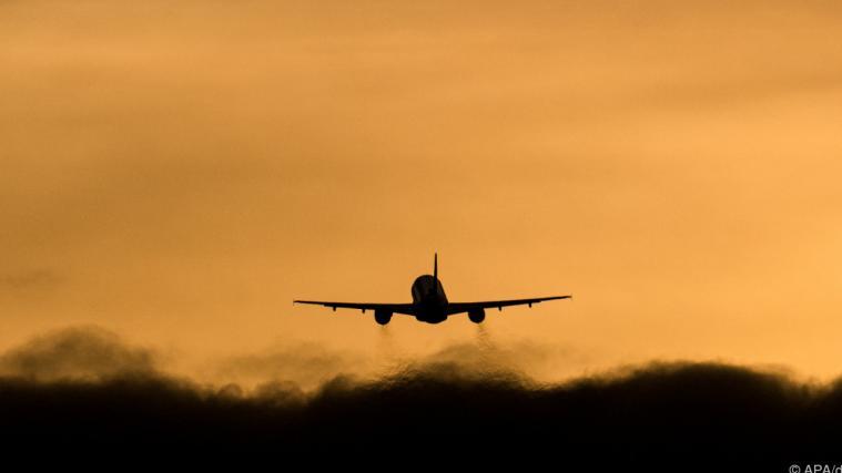 Frankreich verschärft wegen der Corona-Pandemie die Einreise aus mehreren Ländern.