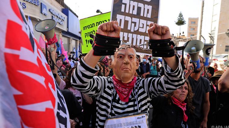 Für die Demonstranten ist Netanyahu als Premier untragbar geworden.