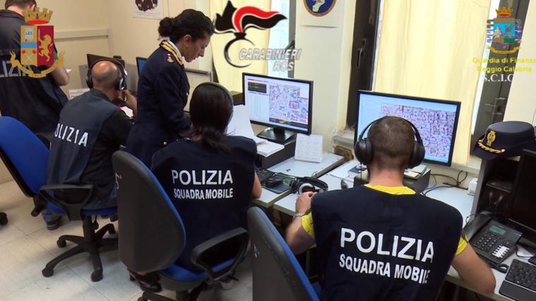 Im Rahmen einer großangelegten Suchaktion hat die Polizei zahlreiche Personen festgenommen.